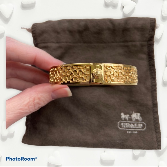 โค๏ธStunning Coach Logo Gold Bangle โค๏ธ - Picture 3 of 4